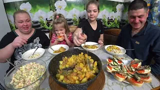 вкусный ужин для большой семьи 🔥 #мукбанг #еданакамеру #оливье #шпроты