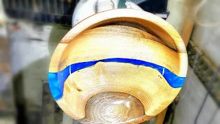 Wood turning a Blue River Epoxy Resin Bowl