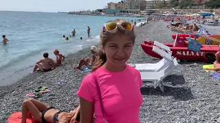 Единственный Безплатный пляж на Corso Italia, Genova, Italia.
