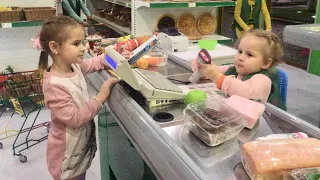 Алина играет в детском развлекательном центре Минополис Играем в сюжетные игры Развлечения для детей