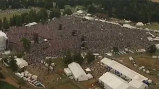 Oasis ft. singing crowd recorded from hot air balloon - Live Forever - Live (’96)