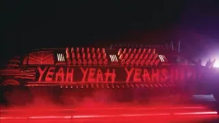 Spitting off the edge of the world -The Yeah yeah yeahs loop