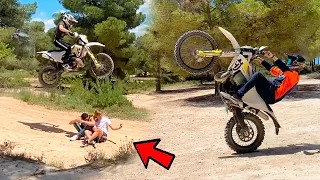 CABALLITOS Y SALTOS EN MOTOCROSS!! *locura*