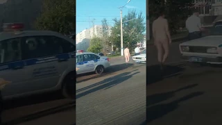 В Новочебоксарске по городу гулял голый мужчина