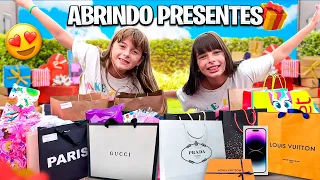 ABRINDO TODOS OS PRESENTES DE ANIVERSARIO DA LAURINHA E HELENA