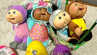 Dhaynna and her baby dolls friend played mystery egg