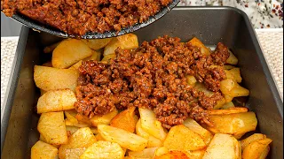 Simply pour the minced meat over the potatoes! Delicious Easy Dinner!