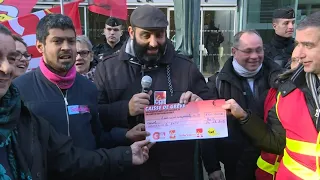 Pensions: a cheque of 250,000 euros given to the CGT-RATP at Gare de Lyon station | AFP