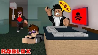 GANGING UP ON A HACKER! -- ROBLOX Flee the Facility