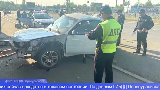 Пьяный первоуралец на легковушке протаранил автобусную остановку