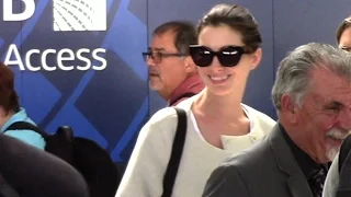 Anne Hathaway Graceful And Patient At LAX