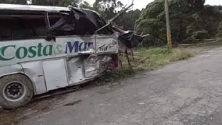 MOV02833ONIBUS ACIDENTADO NA SERRA DONA FRANCISCA, JOINVILLE SC