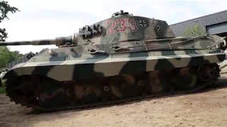 Duitse tank Königstiger gearriveerd Oorlogsmuseum Overloon