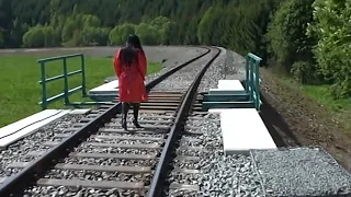 REGENPAAR-WALK ON THE TRACK IN RED PVC COAT