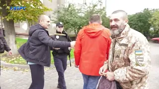 Лаявся та виривав автомат – у Луцьку конфлікт між військовим та поліцейськими