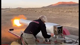 Crazy Rocketman: Test running the "Super Dragon" 450 pound thrust Pulsejet Jet engine.