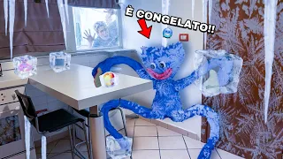 HUGGY WUGGY È RIMASTO BLOCCATO IN UNA CASA CONGELATA!! *si sta ghiacciando*