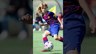 Who is La Masia's Polish midfielder who scored 400 youth goals?