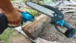 uji coba belah kayu menggunakan chainsaw cordless mini kamolee 8 inch brushless