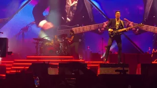 The Killers Bring Young Girl On Stage To Play Drums