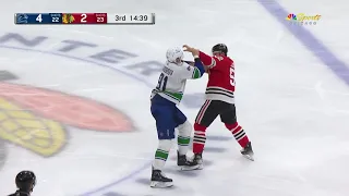 Nikita Zadorov fights against Blackhawk Reese Johnson (17 dec 2023)