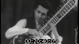 Sitar Pandit Ravi Shankar. rare video, performing with Jnan Prakash Ghosh on Tabla.