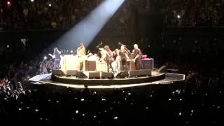 Foo Fighters - Detroit Rock City - live, featuring Paul Sta