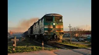 Тепловоз 3ТЭ10М-1103А/1047А с грузовым поездом, станция Тырново
