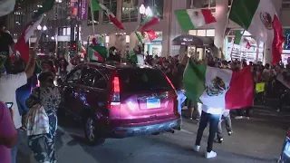 Mexican Independence Day crowds force Chicago street closures