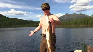 Shirtless Putin poses during fishing trip in Siberia