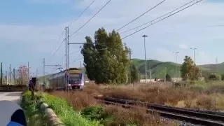 TRENO IN TRANSITO APPENA DOPO LA STAZIONE DI DITTAINO