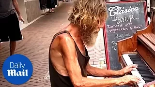 Homeless man's amazing piano skills wow pedestrian crowd - Daily Mail