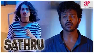 Sathru Movie Scenes | Suja Varunee stabs Pawan | Kathir saves the abducted child | Laguparan