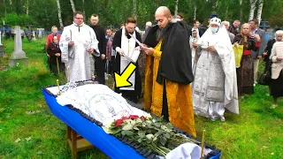 Priester bemerkt seltsames Detail unter dem Kleid der Frau im Sarg und stoppt sofort die Beerdigung!