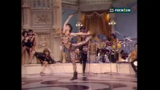 Te lo do io il Brasile - Improvvisazione samba De Piscopo (Lorella Cuccarini ballerina di fila)