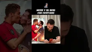 👉 Messi BESO a CRISTIANO RONALDO 😳💋 #Messi #Cr7 #humor Parodia Leo a Mano con Ole Peor Entrevista