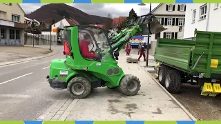 Mini excavator in action avant 635 children 🎥