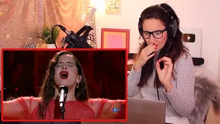 Vocal Coach Reacts - Rosalía canta 'Me quedo contigo'