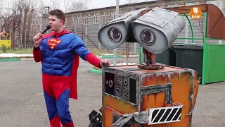 Робот и депутат учат детей сортировать мусор