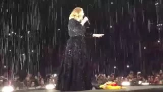 Adele LIVE in Barcelona 2016 - Set Fire to the Rain (Front Row!)