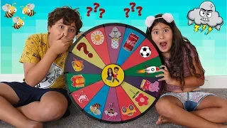 MARIA CLARA E JP BRINCANDO COM A ROLETA MÁGICA / Kids playing at Magic wheel
