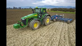 John Deere 8R410 & Köckerling Allrounder | Předseťové přípravy | ZD Újezd 2024