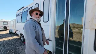 DIY Shuttle Bus Living: Nomad's Unique and Cozy Shuttle Bus Home Tour with a Woodstove!