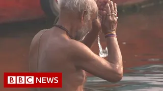 Covid causes new environmental dilemma for India’s Ganges River - BBC News