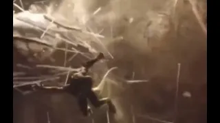 Lizard gets punched by nothing in the Brazilian version of Spider-man no way home trailer