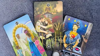 WHO WANTS A RELATIONSHIP WITH YOU AND WHY?💖 Interactive Love Tarot