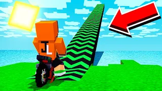 SUBI DE MOTO A MAIOR RAMPA DO MINECRAFT E PULEI DELA!! ‹ LOBINHO ›