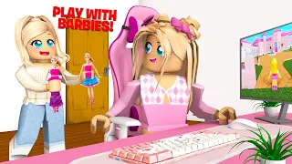 MY MOM FORCES ME TO PLAY WITH BARBIES IN ROBLOX!