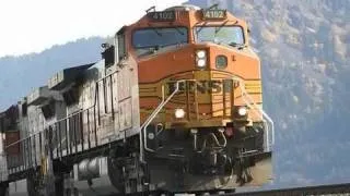 HD BNSF 4102 Freight train in the Columbia River Gorge