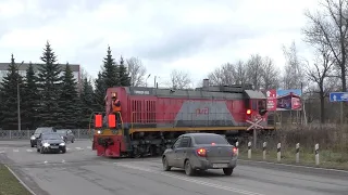 Железнодорожный переезд без шлагбаума и нарушители ПДД. Ж/д ветка к ДСК Псков.